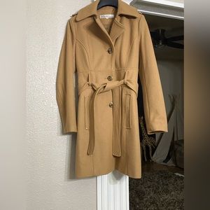 Kenneth Cole almost new wire a couple of times